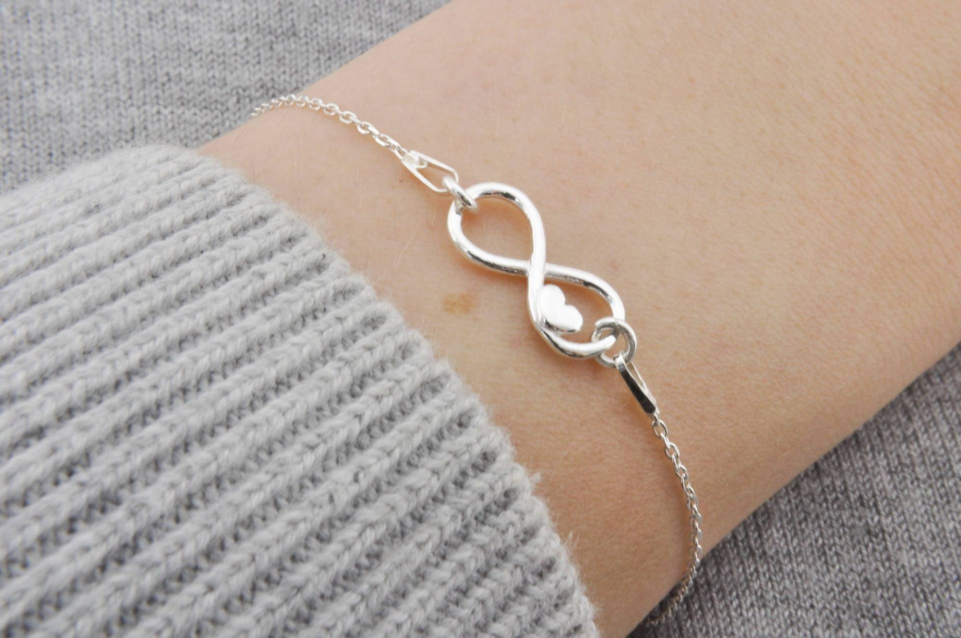 sterling Silber Infinity Herz Armband, Armband Unendlichkeit, Charm Infinity, Anhänger Kleine Unendlichkeit von BySendiJewelry