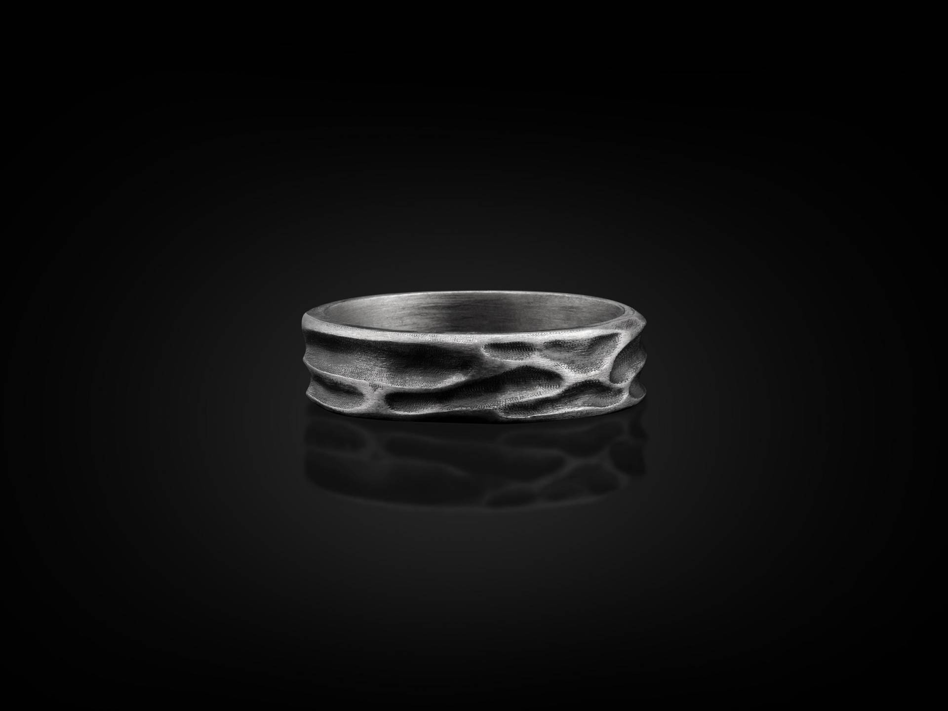 Handgemachte Sterling Silber Herren Bandring, Faltige Ehering, Stilvolle Biker Ring von BySilverStone