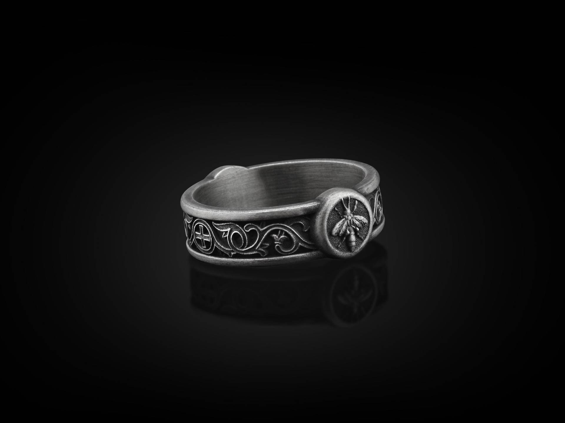 Honigbiene Mit Lilienmotiven Handgemachter Sterlingsilber-Herrenbandring, Honigbiene-Ehering, Stapelbarer Ring, Tierring, Jubiläumsring von BySilverStone