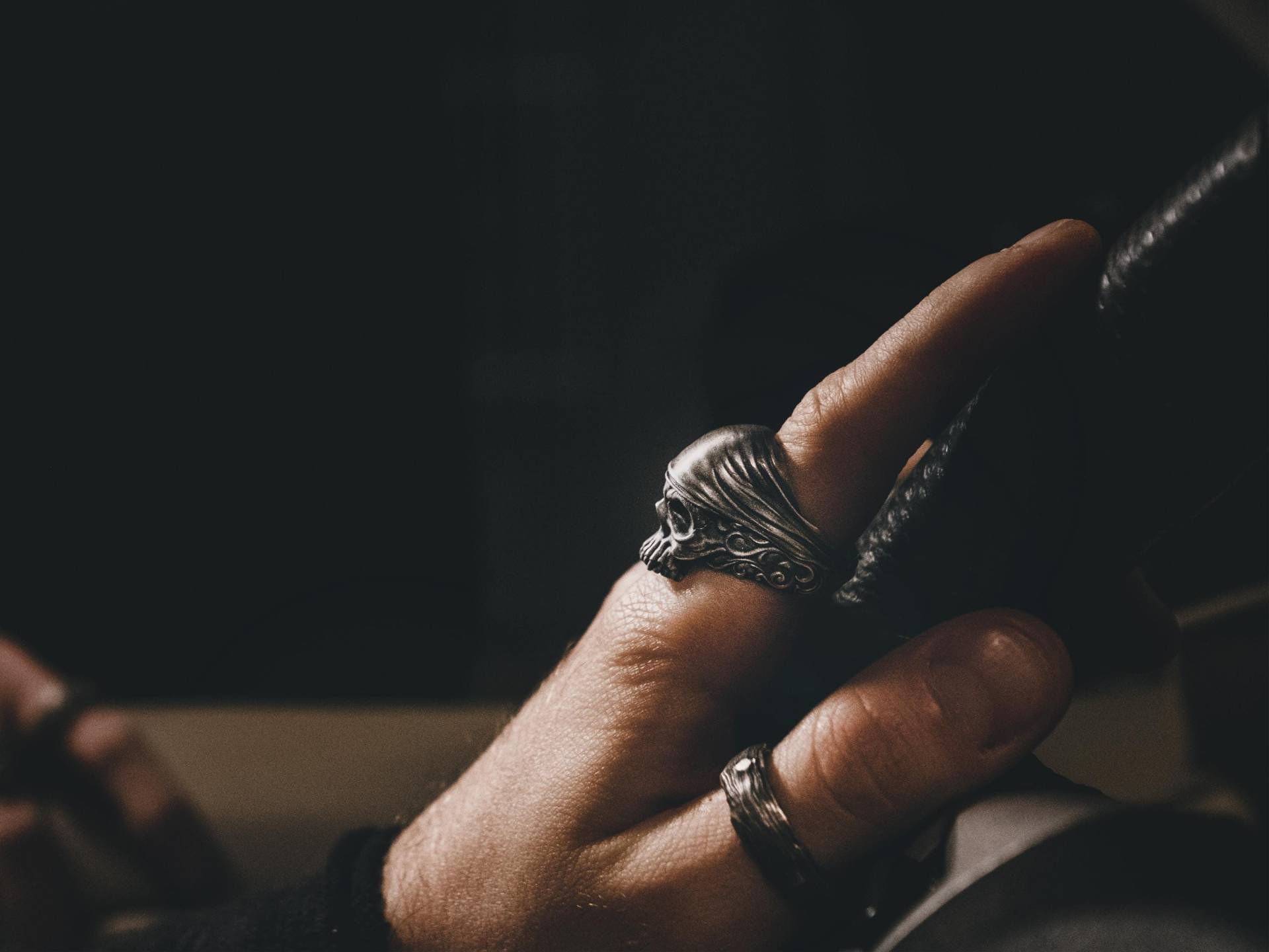 Schädel in Bandana Sterling Silber Herren Siegelring, Gothic Schmuck, Biker Ring, Minimalist Ring Für Männer von BySilverStone