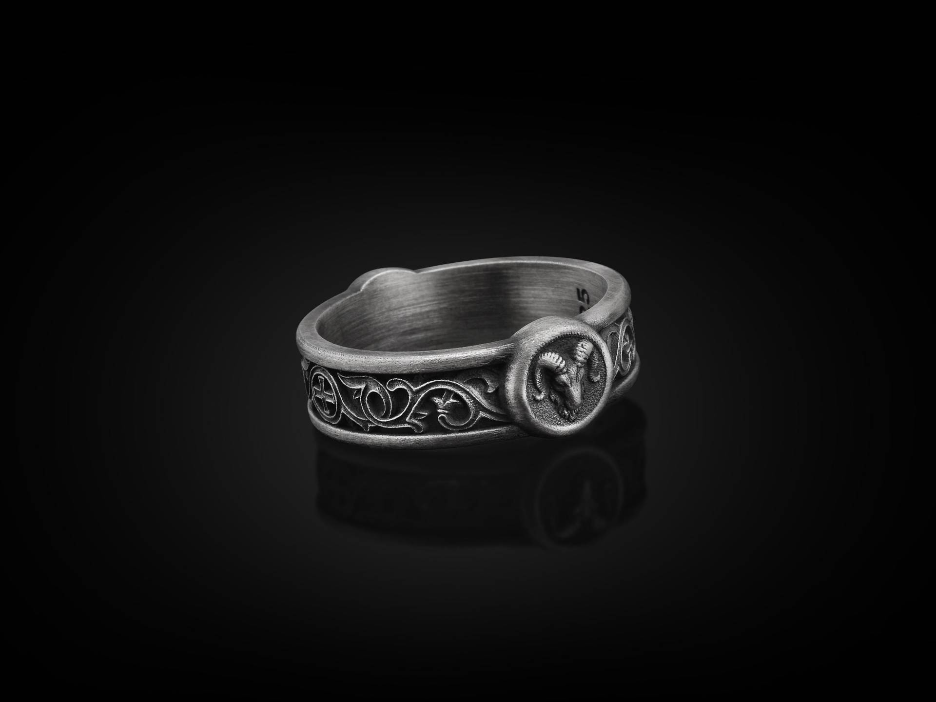 Widder Mit Lilien Motive Handgemachte Sterling Silber Männer Bandring, Ehering, Tierring, Sternzeichen Ring von BySilverStone