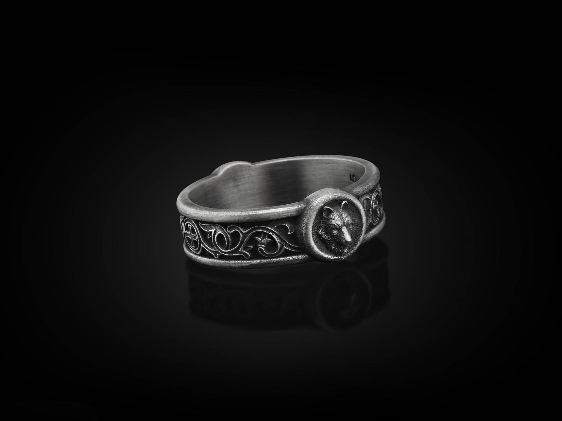 Wolf Mit Lilien Motive Sterling Silber Band Ring, Viking Bandring, Tierring, Jubiläumsring Schmuck von BySilverStone