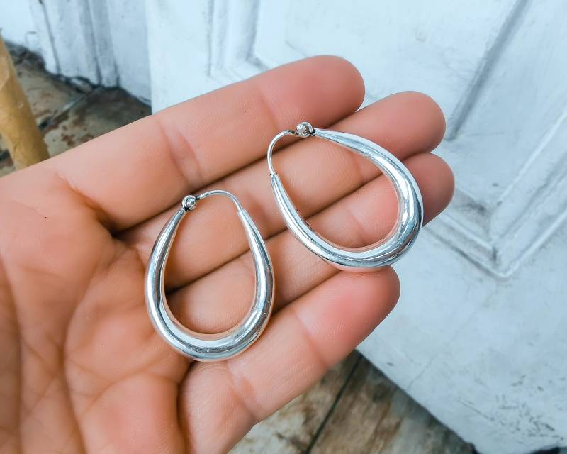 Dicke Tropfen Creolen Ohrringe - Klobige Versilberte Rohrohrringe Im Bali Stil Teardrop Silberohrringe von BySinuhe