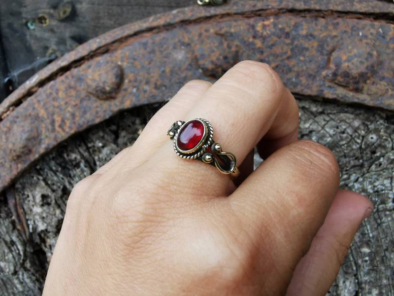 Antik Messing Geburtsstein Ring Zierliche Edelstein Stapelring von BySinuhe