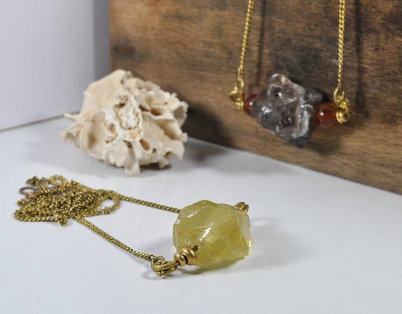 Gelbe Kristall Anhänger, Rohstein Edelstein Kette, Stein Halsband, Kristall Heilstein Yoga von BySinuhe