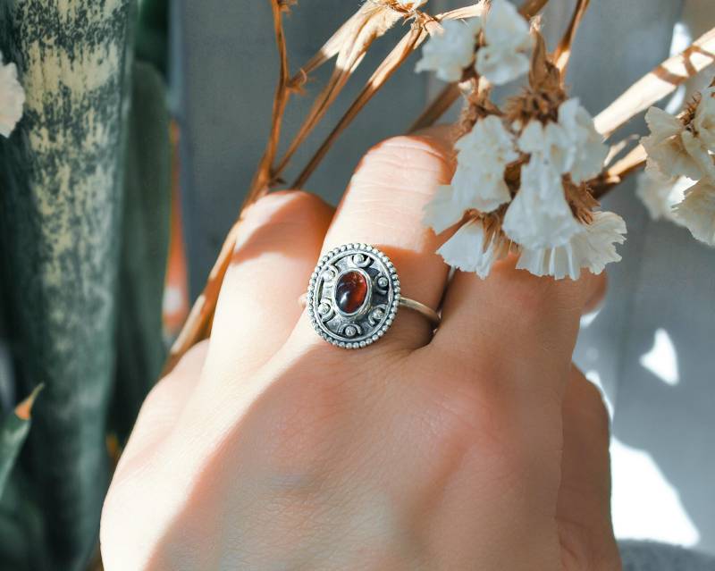 Handgemachter Silberring Mit Aztekenstein - Blauer Greller Stein 925 Sterlingsilber von BySinuhe