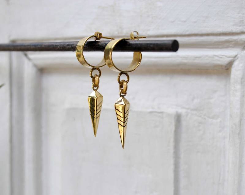 Huggie Offene Creolen Mit Spike Charme - Ohrringe Lange Gold Ohrstecker von BySinuhe