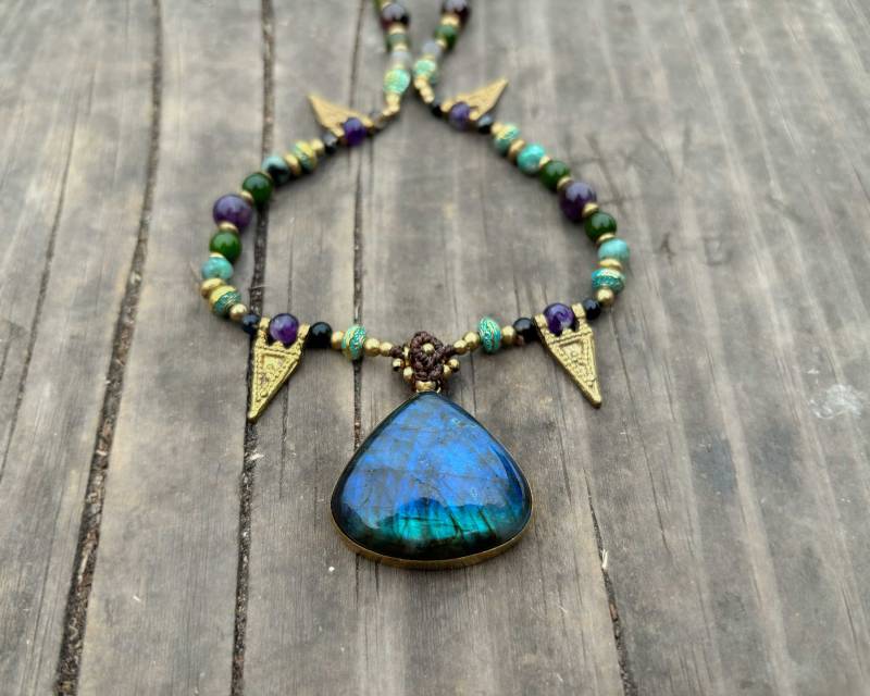 Labradorit Edelstein Perlenkette Verstellbarer Mala Anhänger, Messing Charms von BySinuhe