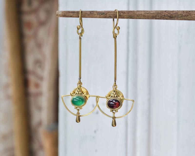 Lange Tropfenohrringe Mit Edelsteinen - Zierliche Fächer Baumeln An Hakenohrringen Cluster Unübertroffenen Ohrringen von BySinuhe