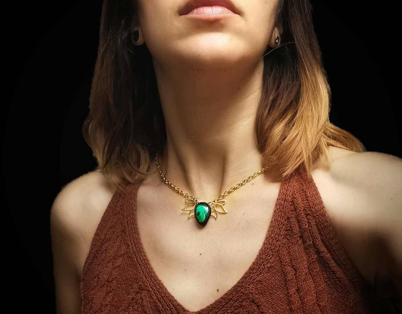 Malachit Halskette, Malachit Anhänger, Makramee Halsband, Halskette Mit Grünem Stein, Goldene Blume, Aus Messing, Mystic Schmuck, Handgemachter von BySinuhe