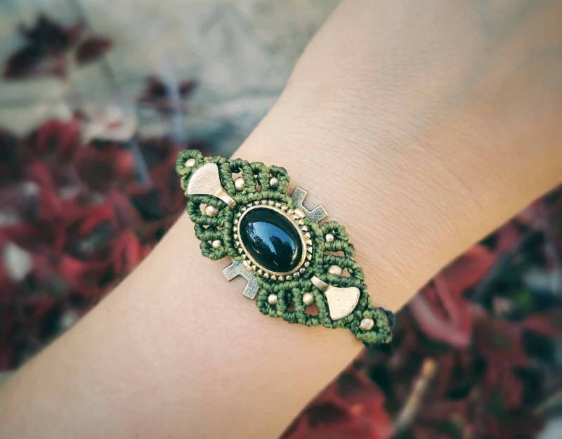 Onix Armband, Makramee Armband Schwarz, Stein Band Messing Gothic Schmuck, Steampunk, Schnalle Handgemachtes von BySinuhe