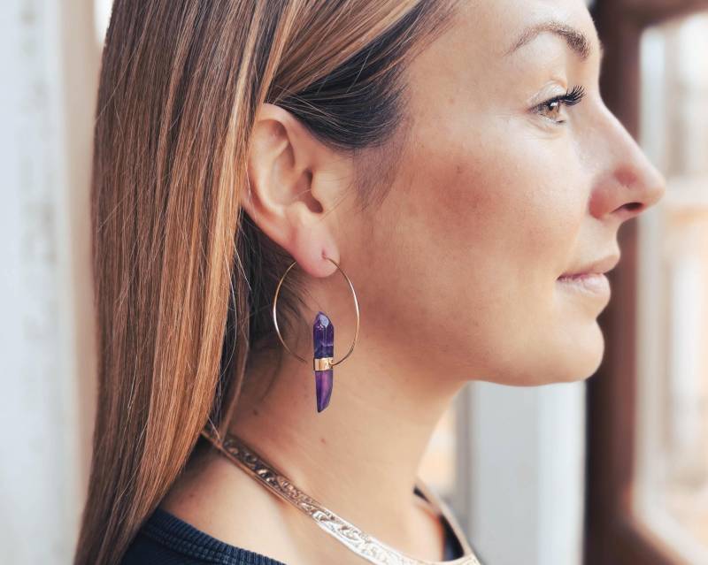 Rohe Amethyst-Creolen - Goldener Draht Umwickelter Kristallschmuck Rohstein-Ohrringe von BySinuhe