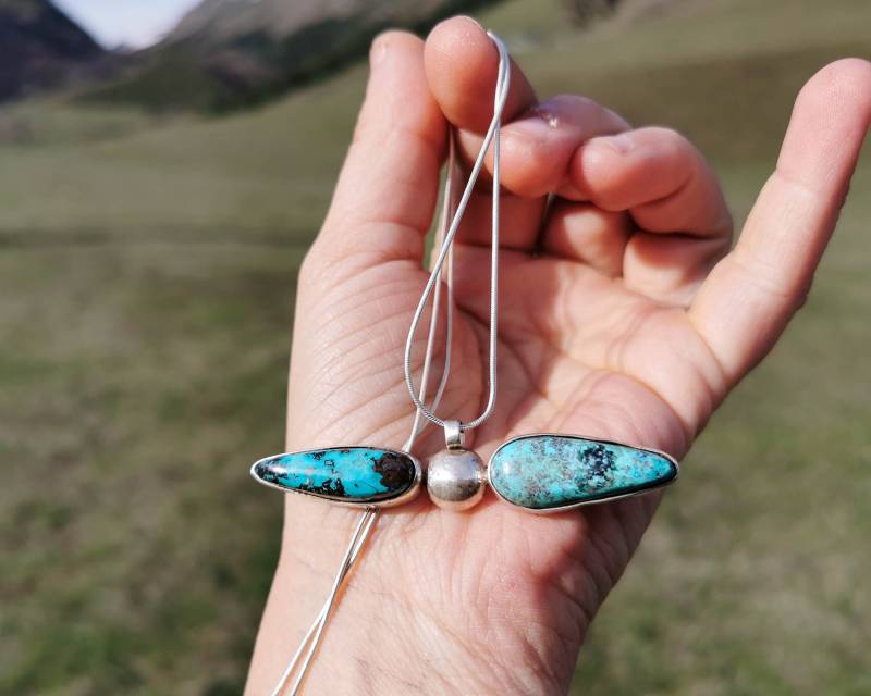 Sterling Silber Anhänger Mit Edelsteinen - Handgemachte Azurit Und Chrysokoll Kette Blaue Steine Eingefasst in 925 von BySinuhe