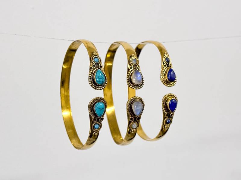 Türkis Mondstein Lapis Messing Armreif Verstellbarer Stapelschmuck von BySinuhe