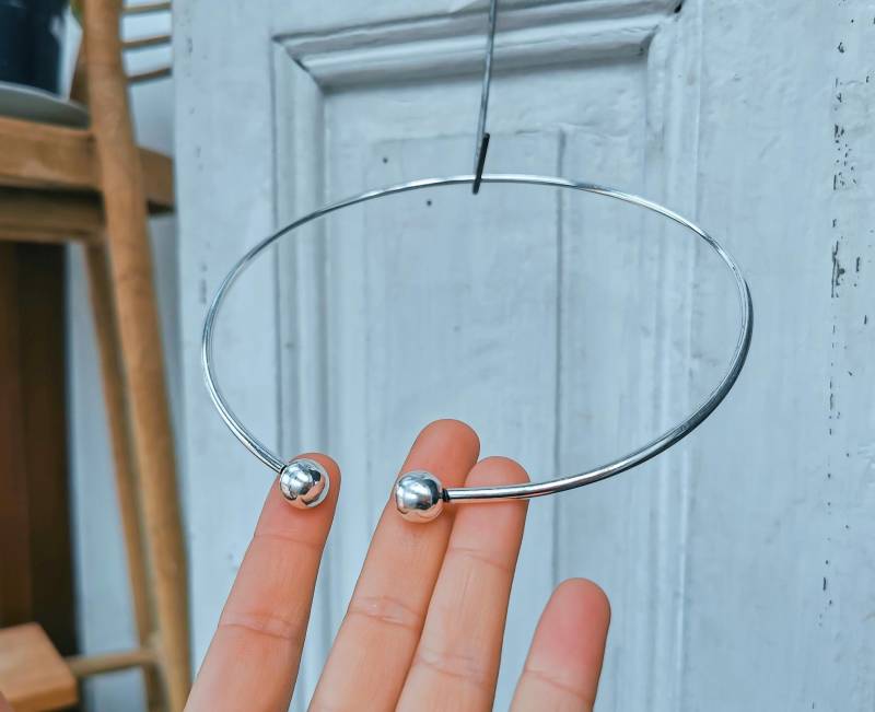 Two Balls Halskette, Wickelkette, Kleine Silberkette, Stapelbare Statement-Halskette, Massiver Halsreif, Brutaler Schmuck von BySinuhe