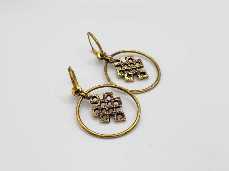 Unendliche Knoten Ohrringe - Huggie Mit Hängendem Kreis Anhänger Heilige Geometrie Für Tunnel von BySinuhe