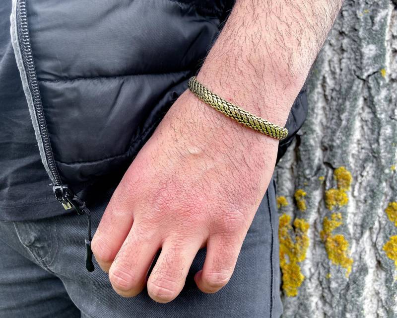 Verstellbares Manschettenarmband Aus Messing Mit Fester Schlangenkette von BySinuhe