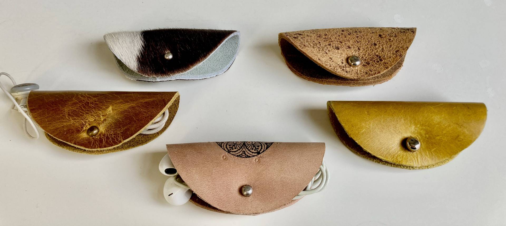 Ledertasche Für Ohrhörer | Earbuds Pouch. Rundes, Einfaches Und Nachhaltiges Dutch Design Ledertasche Für Ohrhörer | Earbuds Pouch. Rundes, Einfaches Und Nachhaltiges Dutch Design von BySjans