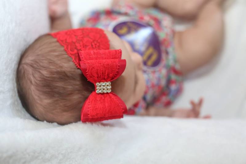 Baby Stirnband, Rot Big Bow Weihnachts Rotes Spitze Rote Schleife 908 von BySophiaBaby