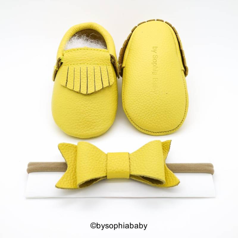 Gelbe Fransen Mokassins, Baby Gelb Lederschuhe, Echtes Leder Moccs, Kleinkind Mokass, Baby-Dusche-Geschenk von BySophiaBaby