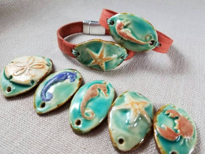 strand Lederarmband - Sanddollar, Seestern, Seepferd Oder Krabbe Anhänger Lederschmuck Armband von ByTheSeashoreDecor