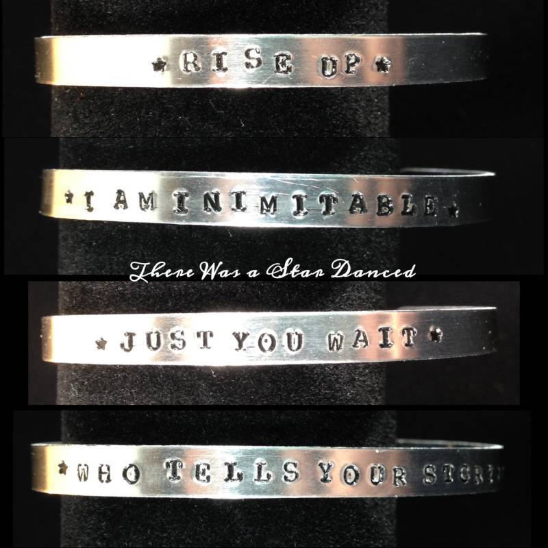Hamilton Lyrics & Quotes Aluminium-Manschettenarmband - Rise Up Unnachahmlich Just You Wait von ByTheStar