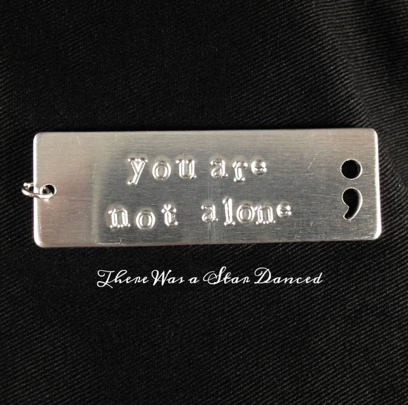 You Are Not Alone - Immer Weiter Kämpfen Ich Habe Das Leben Gehalten Semi-Colon Projekt Anhänger Yana Akf Spn Supernatural You Are Not Alone - Immer Weiter Kämpfen Ich Habe Das Leben Gehalten Semi-Colon Projekt Anhänger Yana Akf Spn Supernatural von ByTheStar