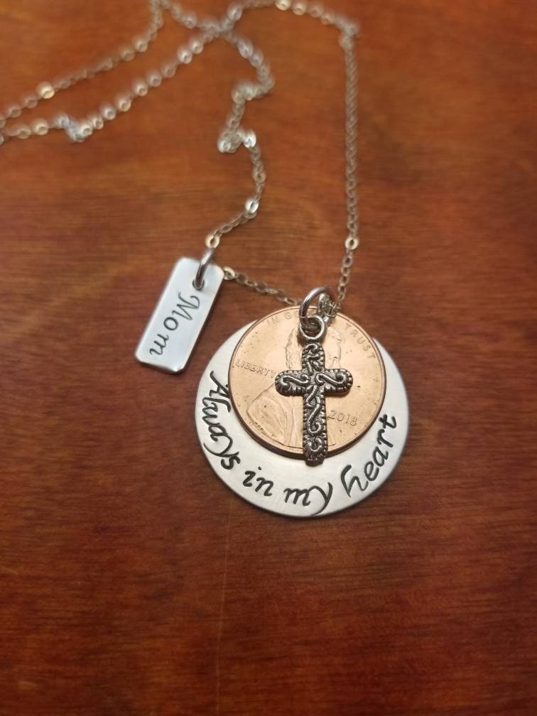 Erinnerung Penny Halskette, Hand Gestempelt, Personalisiert, Immer in Meinem Herzen, Erinnerungshalskette, Verlust Eines Geliebten Menschen von ByalittlebitofFaith