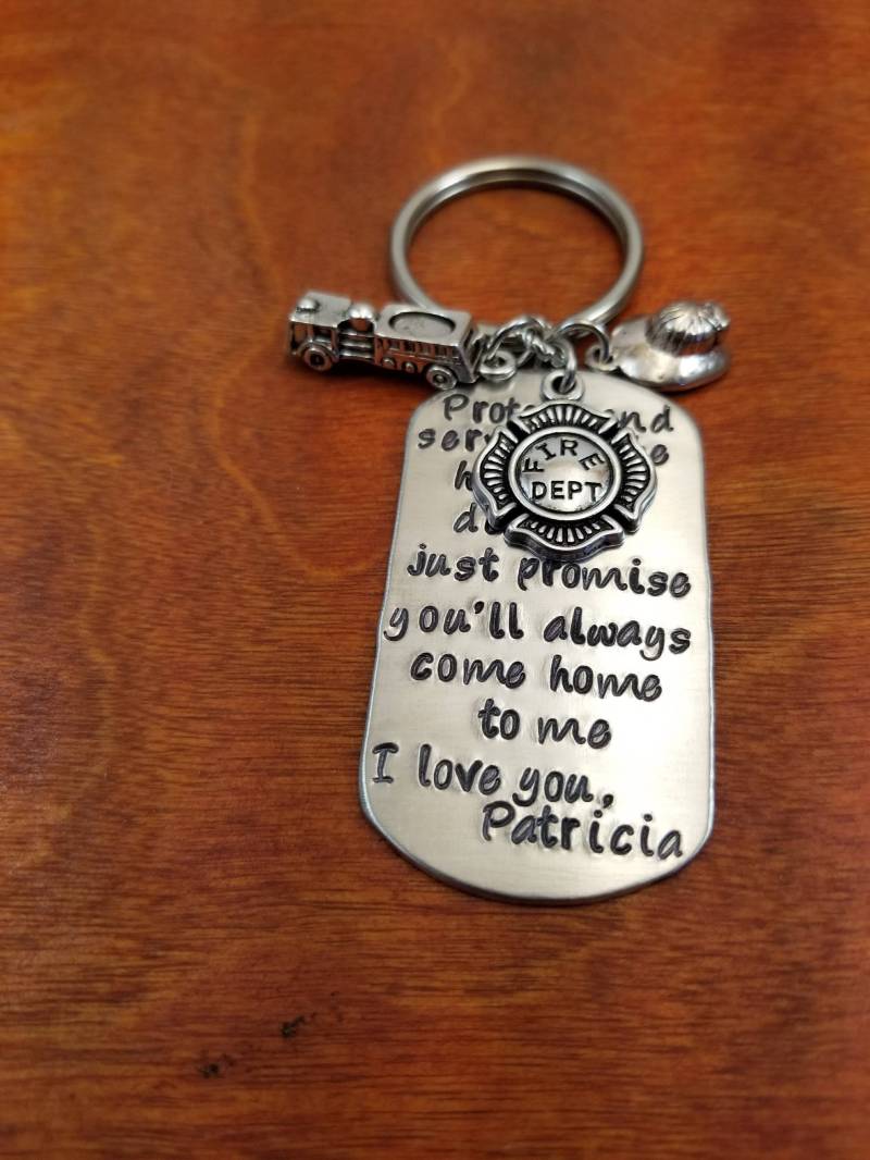 Feuerwehrmann Schlüsselanhänger, Schützen Und Dienen Immer Nach Hause Kommen, Sicher Held Geschenk, First Responder, Personalisierte Hand Gestempelt von ByalittlebitofFaith