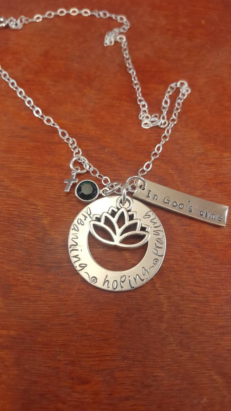 Fruchtbarkeit Halskette, Beten Für Baby, Lotus Blume in Gottes Zeit von ByalittlebitofFaith