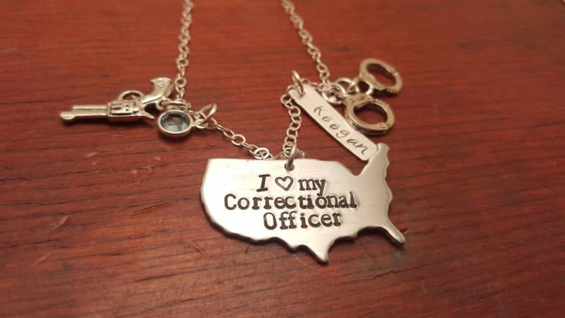 Hand Gestempelt Personalisierte Us-strafverfolgung Frau Halskette, Korrektivoffizier, Polizist, Leo Geschenk, Halten Ihn Sicher Mein Held von ByalittlebitofFaith
