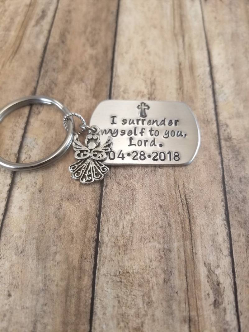 Hingabe An Gott Schlüsselanhänger, Christliches Geschenk, Religiös, Konfirmation, Kind Gottes, Schriftschmuck, Taufdatum Handgestempelt von ByalittlebitofFaith