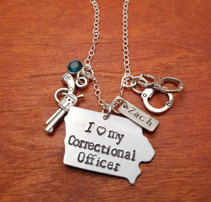Iowa State Patrol Polizei Frau Halskette, Korrekturoffizier Leo, Hand Gestempelt Personalisierte Isp Halskette von ByalittlebitofFaith