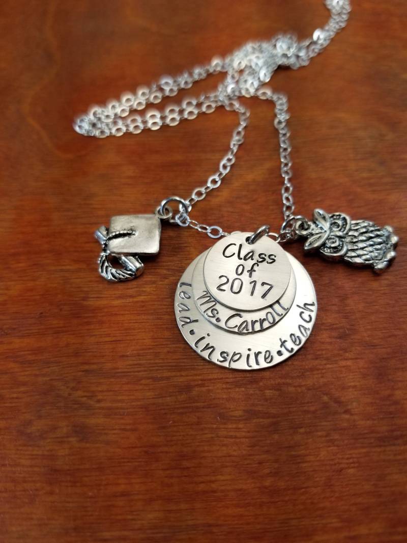 Lehrer Halskette, Geschenk, Neues Abitur Klasse Von 2020, Blei Inspirieren Unterricht, Personalisiert Handgestempelt von ByalittlebitofFaith