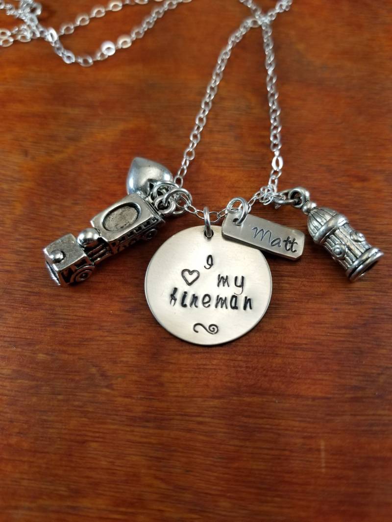 Love My Fireman Halskette, Feuerwehrmann Frau, Dünne Rote Linie, Mein Held, Halte Ihn Sicher, Feuerwehrmann, Handgestempelt Personalisiert von ByalittlebitofFaith