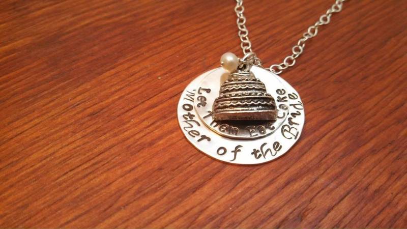 Mutter Der Braut Halskette, Lassen Sie Sie Kuchen Essen, Hochzeitstorte Bäcker Hochzeitsgeschenk, Von Hand Gestempelt, Personalisiert von ByalittlebitofFaith