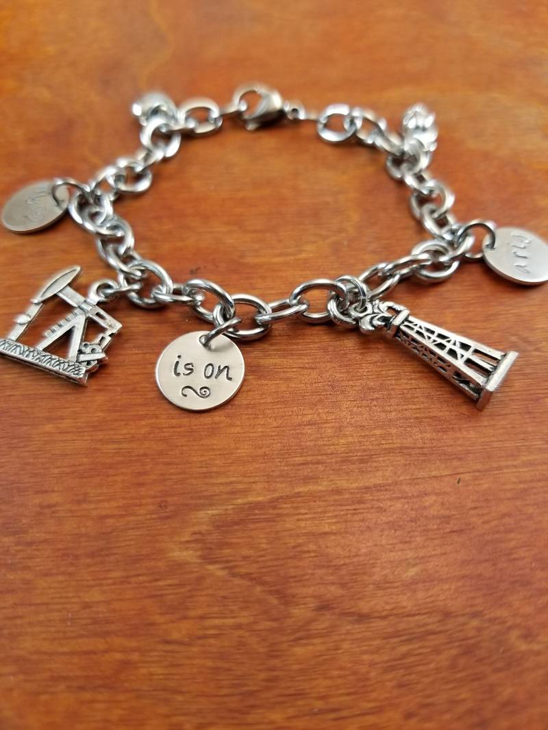 Ölfeld Bettelarmband, Mein Herz Ist Auf Einer Bohrinsel, Frau Armband, Ölbohrturm, Anhänger Leben, Ölbohrinsel, Raubein Schmuck, Hand Gestempelt von ByalittlebitofFaith