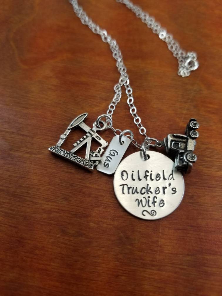 Ölfeld Trucker Frau Halb-Lkw-Halskette, Oil Rig Halskette, Schmuck, Von Hand Gestempelt Personalisiert von ByalittlebitofFaith