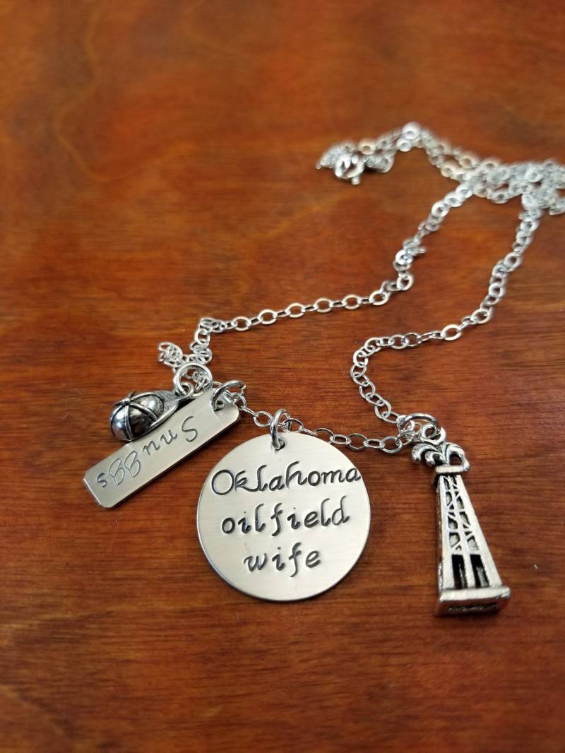 Oklahoma Ölfeld Frau Halskette, Derrick Schmuck, Auf Einem Rig, Dem Anschlag Leben, Rauhals, Von Hand Gestempelt Personalisierte Sterling Silber von ByalittlebitofFaith