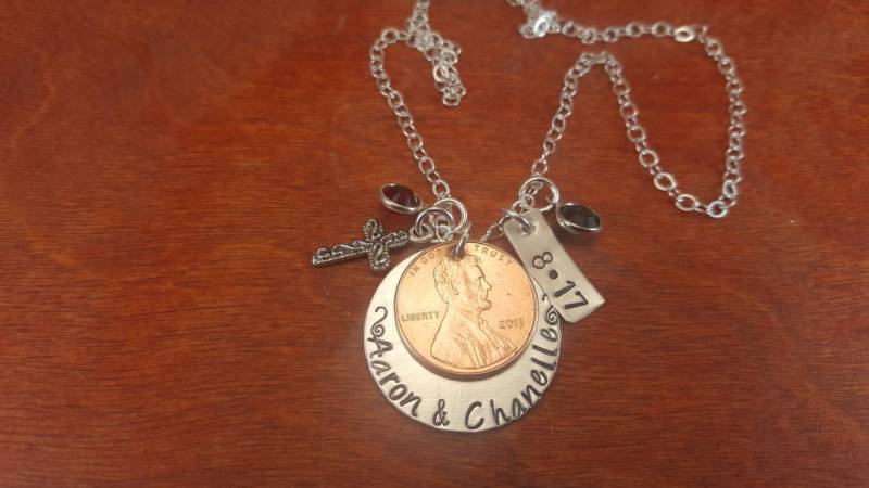 Personalisiertes Jubiläum Penny Halskette, Handgestempeltes Hochzeitsgeschenk von ByalittlebitofFaith