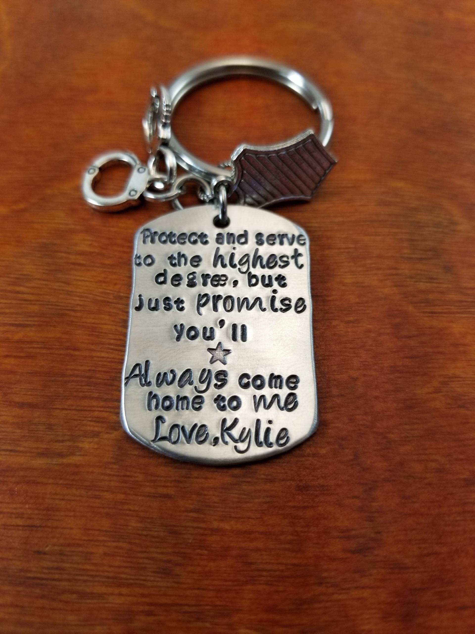 Polizei Schützen Und Dienen Schlüsselanhänger, Polizist Geschenk, Immer Nach Hause Kommen, Dünne Blaue Linie, Sicher Hand Gestempelt von ByalittlebitofFaith