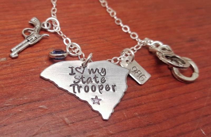 South Carolina State Trooper Ehefrau Halskette, Police Officer Geschenk, Staatsrecht Vollstreckung, Dünne Blaue Linie, Scdps, Leo Hand Gestempelt von ByalittlebitofFaith