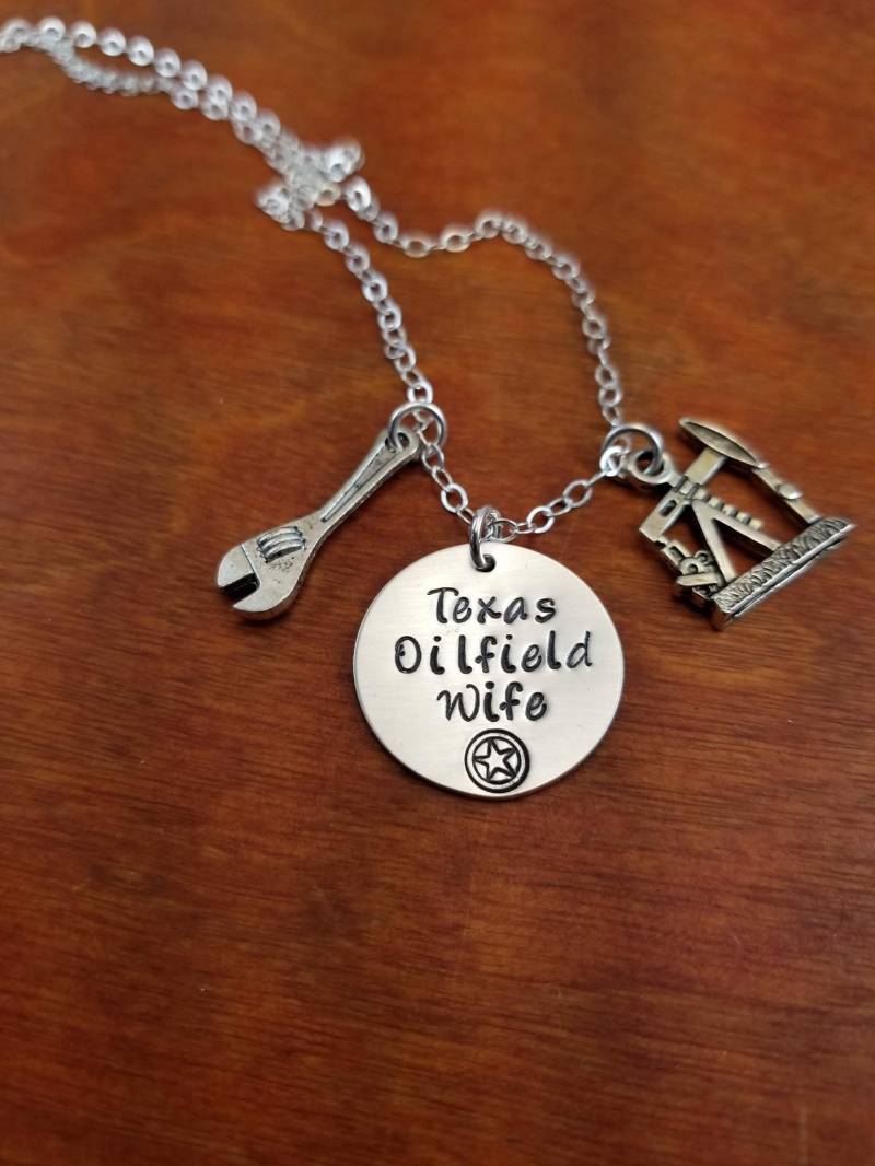 Texas Ölfeld Frau Halskette, Geschenk, Stolz, Leben, Handgestempelt Geschenk Für Sie von ByalittlebitofFaith