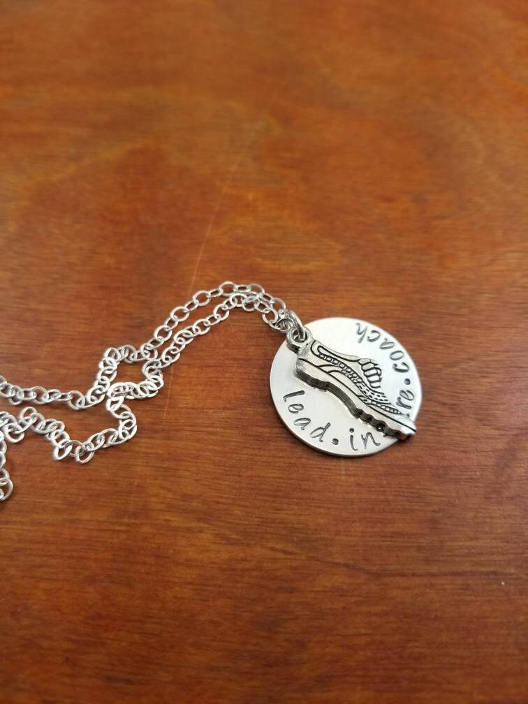 Track-Coach Sterling Silber Halskette, Cross Country Führen Inspirieren Trainer Geschenk, Running Coach Hand Gestempelt Sport-Trainer-Geschenk von ByalittlebitofFaith