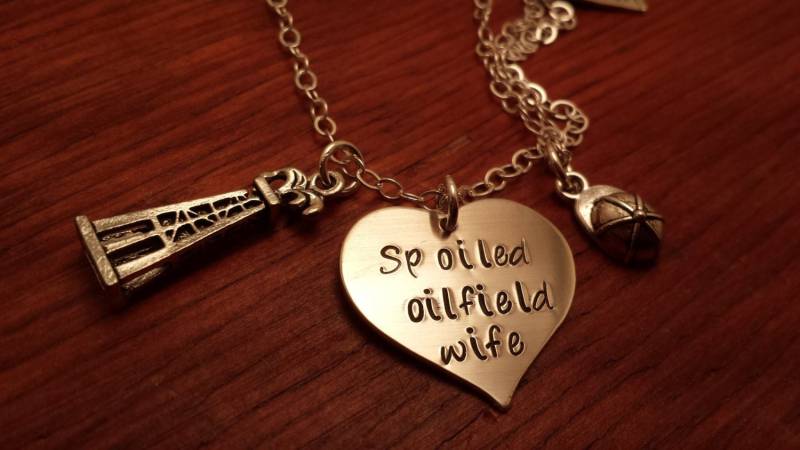 Verdorbene Ölfeld Frau Halskette, Oilfield Geschenk, Auf Einer Bohrinsel, Schmuck, Hand Gestempelt Herz Geformt Halskette von ByalittlebitofFaith