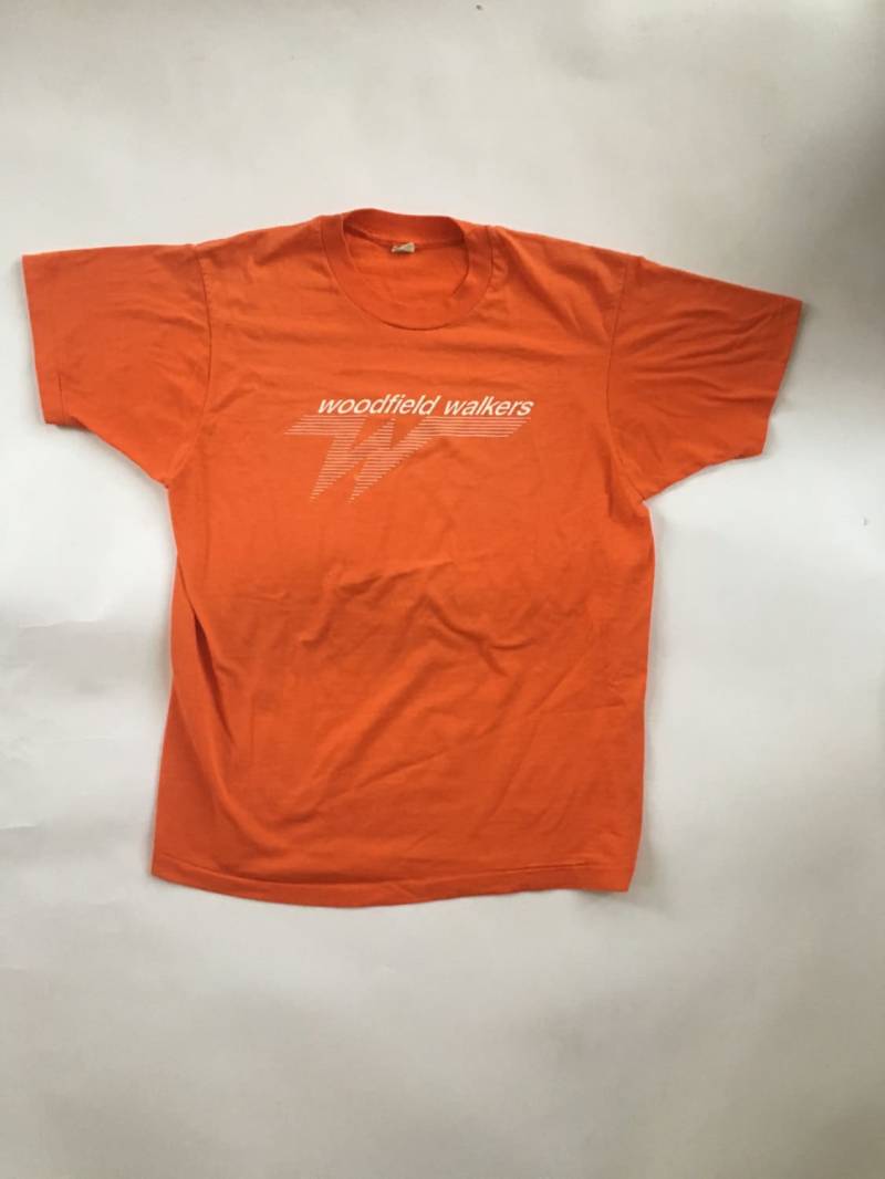 Woodfield Wanderer Verein T Shirt von BygoneApparel