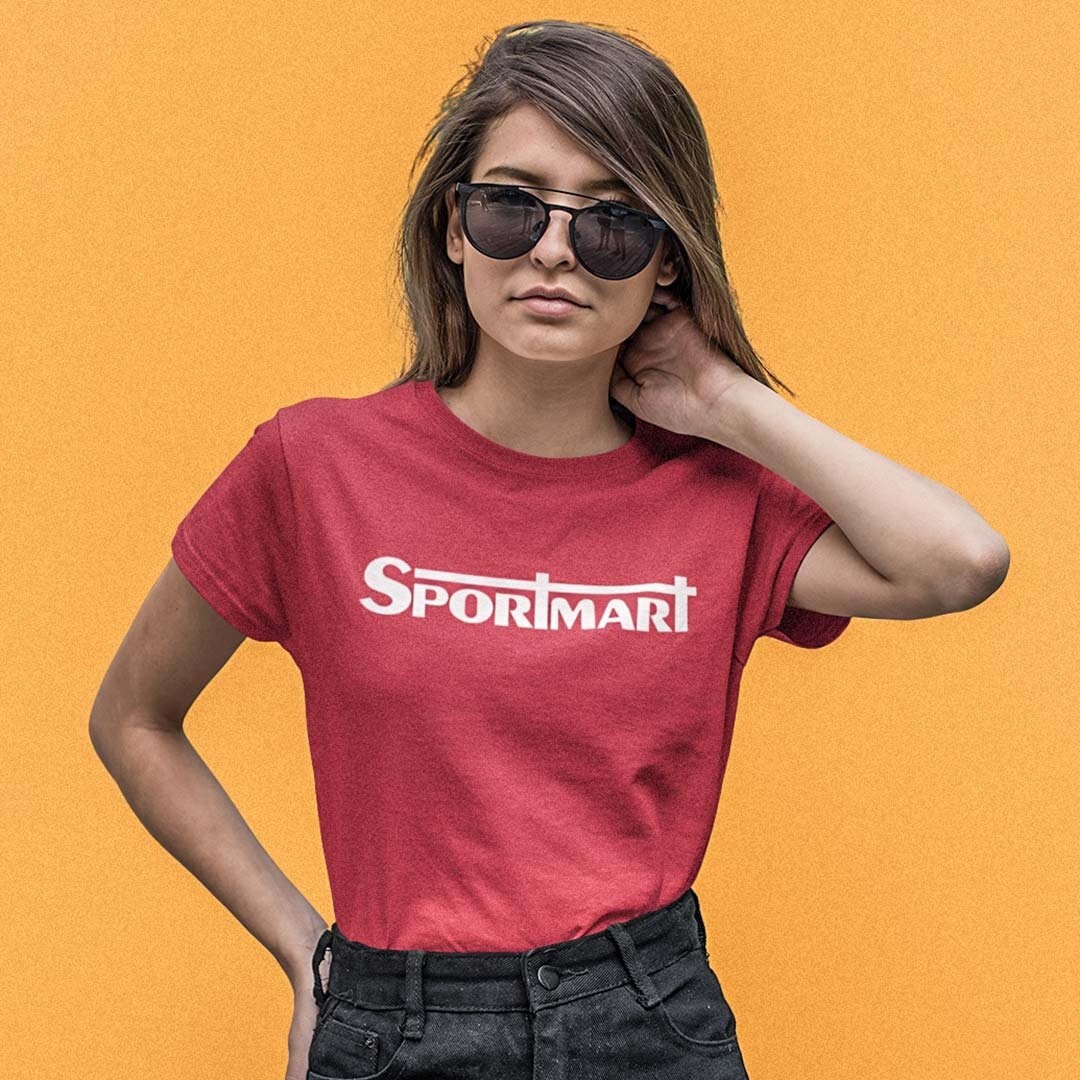 Sportmart Chicago Kurzärmeliges T-Shirt - Bygone Retro Tees von BygoneBrand