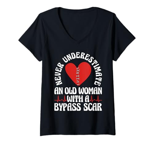 Damen Never Underestimate An Old Woman with A Bypass Scar T-Shirt mit V-Ausschnitt von Bypass Herzoperation Design Idee