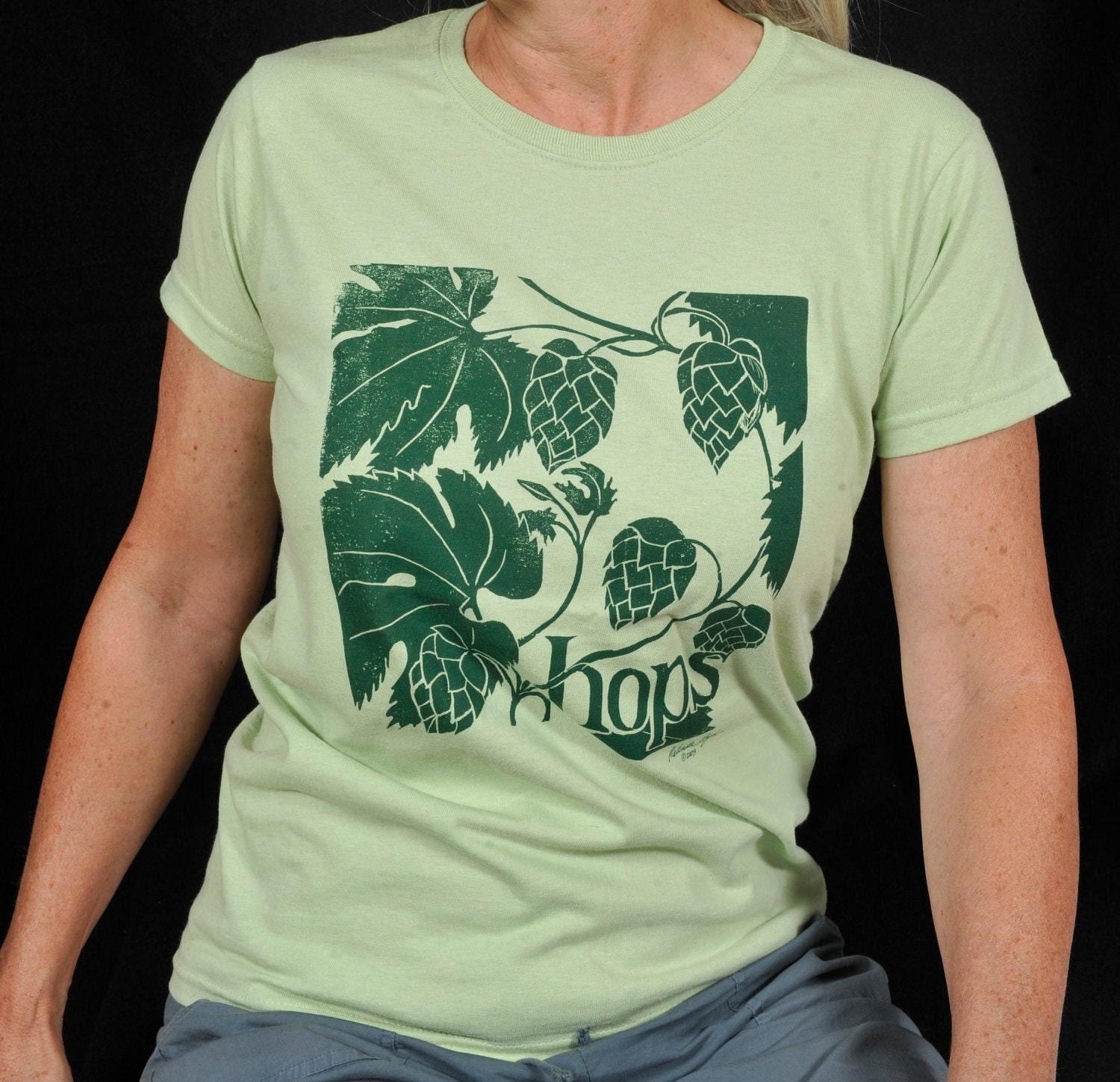 Hopfen T-Shirt. Beer Diva T-Shirt Für Frauen, Küken, Homebrewer Girl. Original Linoldruck. Handwerk Brauen Frauen Hopfen T-Shirt. Beer Diva T-Shirt Für Frauen, Küken, Homebrewer Girl. Original Linoldruck. Handwerk Brauen Frauen von Byrdcall