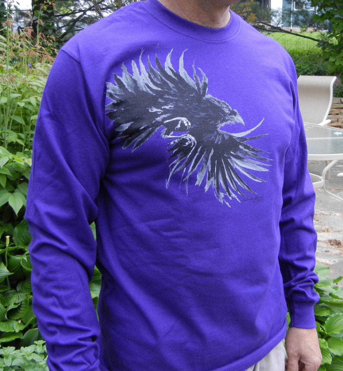 Langarm-Shirt Raven in Flight Royal-Lila Langarm-Shirt Raven in Flight Royal-Lila von Byrdcall